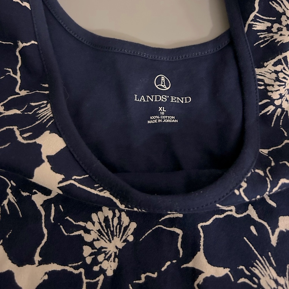Land’s End Navy Blue & White floral tank top in excellent condition- size XL - Picture 2 of 6